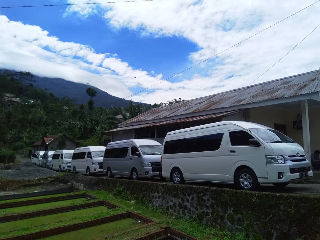 gilitrans.com sewa hiace luxury di Jakarta harga murah